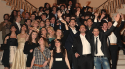 Dentro la scuola una cena di gala e grande festa per gli studenti di ieri e di oggi