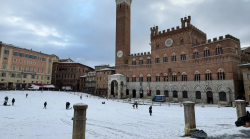 Neve e ghiaccio, scuole chiuse. Il Comune: "Per evitare problemi alla mobilit&agrave;, consapevoli dei disagi"