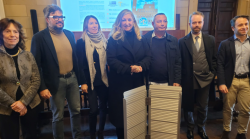 La citt&agrave; senza barriere: il Comune assegna diciassette rampe mobili ai negozi, ecco quali. Il progetto