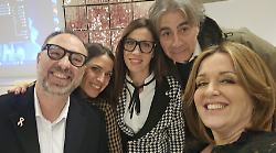 Tumore al seno, un selfie da lacrime: "Dottore, lei mi ha salvato la vita". La Lilt Siena di nuovo in missione ad Ascoli Piceno