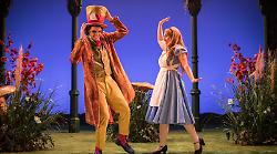 Al teatro dei Rinnovati ancora un sold out: sul palco &ldquo;Alice nel Paese delle Meraviglie&rdquo;. Una stagione da record