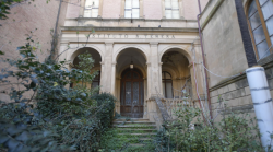 Uno storico edificio del centro storico ormai abbandonato pu&ograve; diventare uno studentato per stranieri