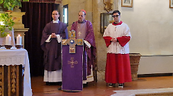 Trequanda, saluta don Sergio Graziani: ecco il nuovo parroco