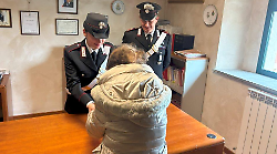 L'oro torna a casa: anziana raggirata, i carabinieri incastrano il truffatore in treno