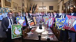 L'omaggio di Lidia Bachis alle Contrade: donate le opere, l'arte contemporanea valorizza la tradizione