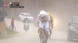 Strade Bianche 2026: Pogacar solo in vetta, l'attacco al Monte Sante Marie - video