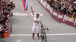 Tadej Pogacar cala il poker: &egrave; l'imperatore della Strade Bianche