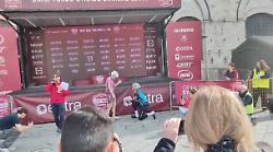 Strade Bianche, proposta di matrimonio sotto al palco della Gran Fondo