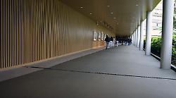 L'arte supporta le cure: da grigio tunnel a galleria, ecco il nuovo ingresso dell'ospedale le Scotte
