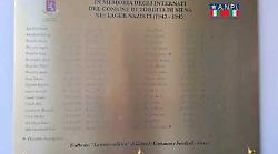 Scoperte altre 27 persone deportate nei lager nazisti, e il Comune modifica la targa