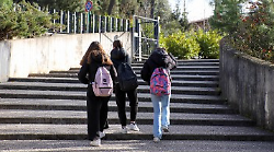 Coltelli a scuola, metal detector all'ingresso? Ecco cosa ne pensano i presidi