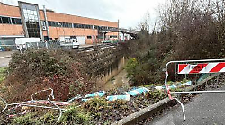 Frana in viale Europa,  la rabbia di un operatore: &ldquo;Carreggiata a rischio e non ci sono interventi&rdquo;