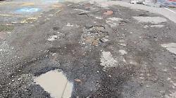 Strade piene di buche, anche in montagna la musica non cambia