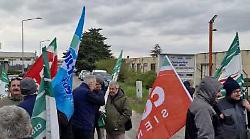 Acqua&Sapone, corteo di protesta contro la chiusura del magazzino
