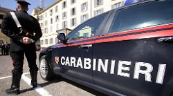 Ragazza aggredita tra urla e vetri rotti, ascoltati i testimoni:  indagini dei carabinieri nel massimo riserbo

 