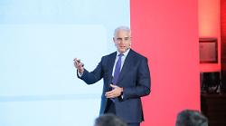 Mps, Unicredit smentisce l'interesse: "Pura invenzione". Voci sull'ad Lovaglio