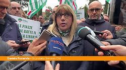 Iran, presidio Cisl davanti all'Ambasciata a Roma. Fumarola "Vicini al popolo"