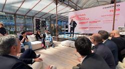 Al Fuorisalone il cemento diventa linguaggio urbano