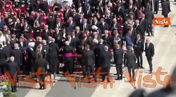 Mattarella alla Messa di insediamento di Papa Leone XIV. La figlia Laura indossa il velo