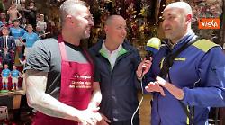 Un viaggio tra i vicoli di San Gregorio Armeno con Fulvio, portalettere di Poste Italiane