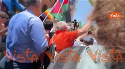 "Stop al massacro. Basta complicit&agrave;", la scritta sullo striscione che apre il corteo pro Gaza a Roma