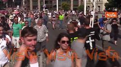 Budapest Pride, estremisti cristiani al corteo: "Pentitevi, questa è blasfemia"