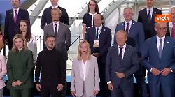 Conferenza ricosruzione Ucraina a Roma, la foto di gruppo dei leader