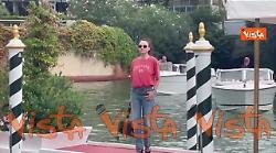 Venezia 82, Romana Maggiora Vergano al Lido in posa per i fotografi