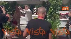 Venezia 82, Mads Mikkelsen arriva al Lido per la Mostra del Cinema