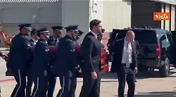 Omicidio di Charlie Kirk, JD Vance scorta il feretro in Arizona sull'Air Force Two