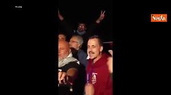 Attivisti Flotilla cantano "Bella ciao" prima dell'abbordaggio dei soldati israeliani