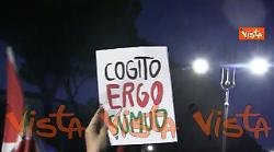 "Lasciate ogni speranza voi che non manifestate", i cartelli al corteo per la Flotilla a Roma