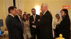 Il Senatore Croatti torna in Aula dopo missione Flotilla, l'abbraccio dei colleghi del M5s