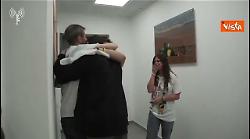 L'ostaggio israeliano Guy Gilboa-Dallal torna a casa dopo la prigionia, la gioia dei familiari