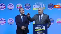 Tajani ricorda Berlusconi a comizio Napoli, la platea grida: "Silvio, Silvio"