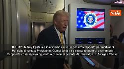 "Quiet, piggy", Trump contro una giornalista che chiede di Epstein: "Zitta, porcellina"