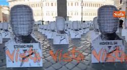 In carcere 72 morti da inizio anno, flashmob a Montecitorio con sagome per ricordare le vittime