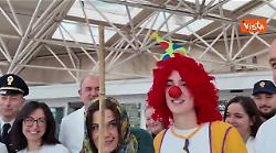 La Befana della Polizia di Stato arriva in Lamborghini all'ospedale Gemelli a Roma