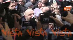 Il Comitato Remigrazione alla Camera canta l'inno di Mameli e grida "Antifascisti mafiosi"