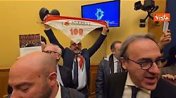 Conferenza su Remigrazione alla Camera, Pd M5s e Avs occupano Sala Stampa e cantano 'Bella Ciao'