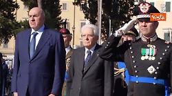 Onori militari all'arrivo di Mattarella all'Altare della Patria per 81&deg; anniversario Liberazione