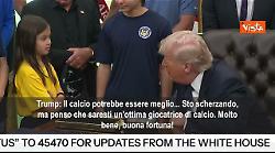 Trump a una bambina: Forse sei troppo bassa per la pallavolo, meglio provare il calcio