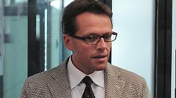 Caso David Rossi, i medici legali contro il consulente Manghi: "E' un gerontologo". Vinci replica: "Pronti a denunciare"