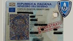 carta di identit&agrave; manomessa
