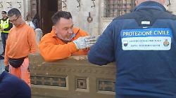 Operai parapetti Piazza del Campo