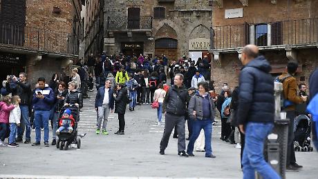 turisti a Siena