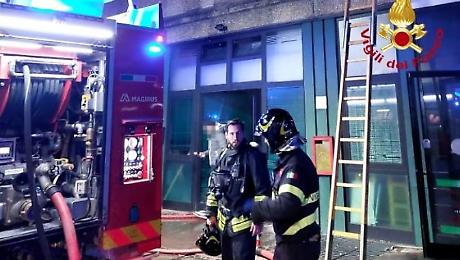 incendio pasticceria vigili del fuoco
