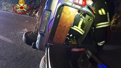 auto ribaltata monteriggioni