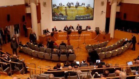 L'assemblea di Mps durante i lavori