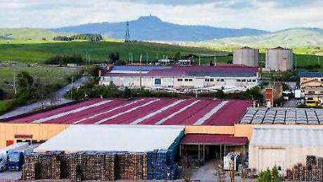 Il magazzino Acqua&Sapone manda a casa 56 persone: la vertenza prosegue, alta tensione